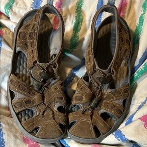 Women’s Privo Brown Closed-Toe Leather Uppers Outdoor Sandals, Size 9.5M